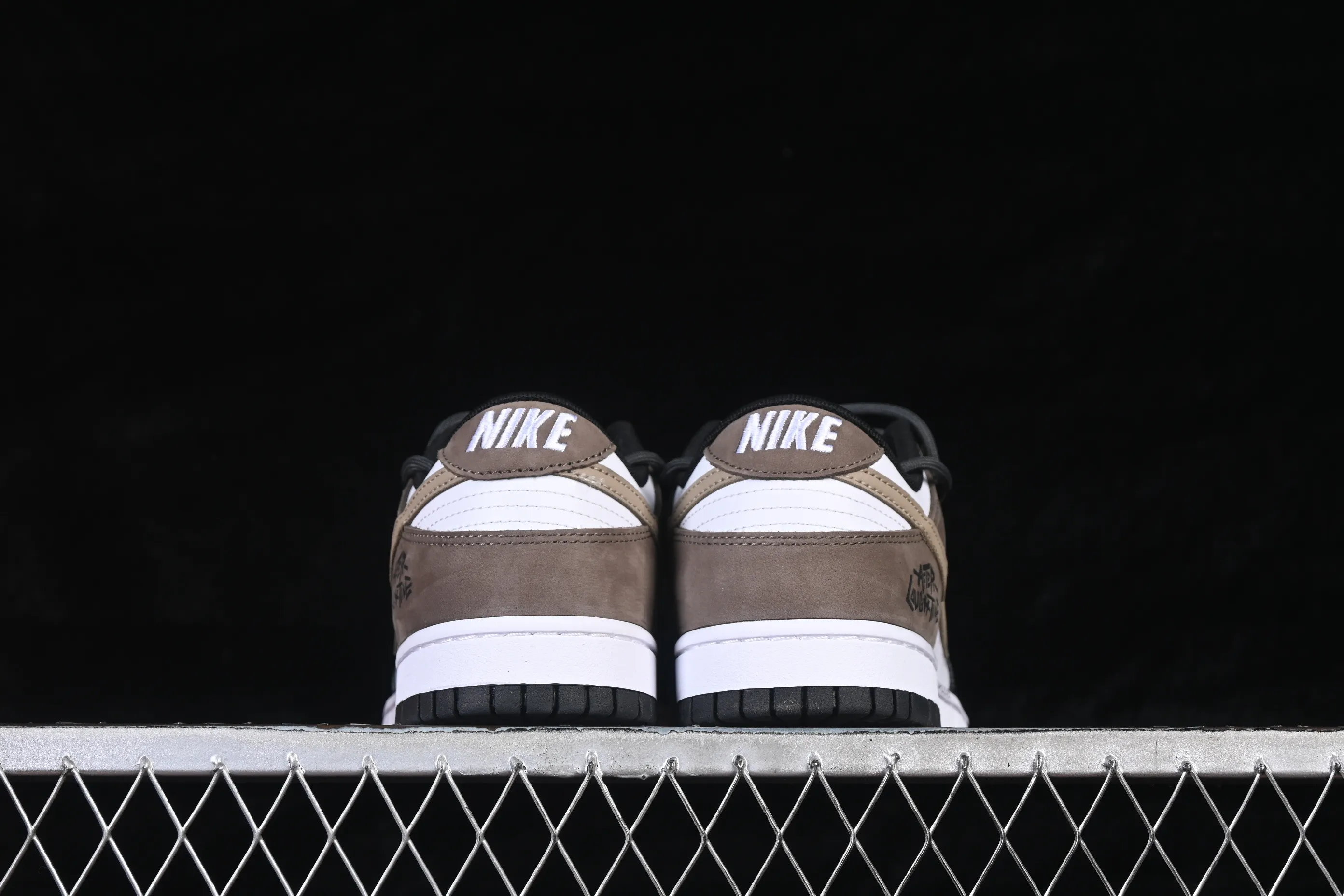 All categories Nk SB Dunk Series Nk SB Dunk Low High-end customized low-top sneakers Nike SB Dunk Low straps Anniversary high-end customized low-top casual sneakers HF5441-100